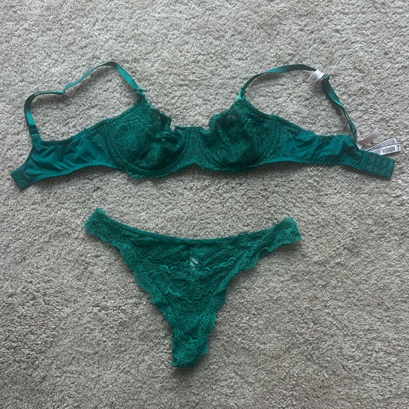 Victoria’s Secret bra and underwear matching set - Picture 1 of 2